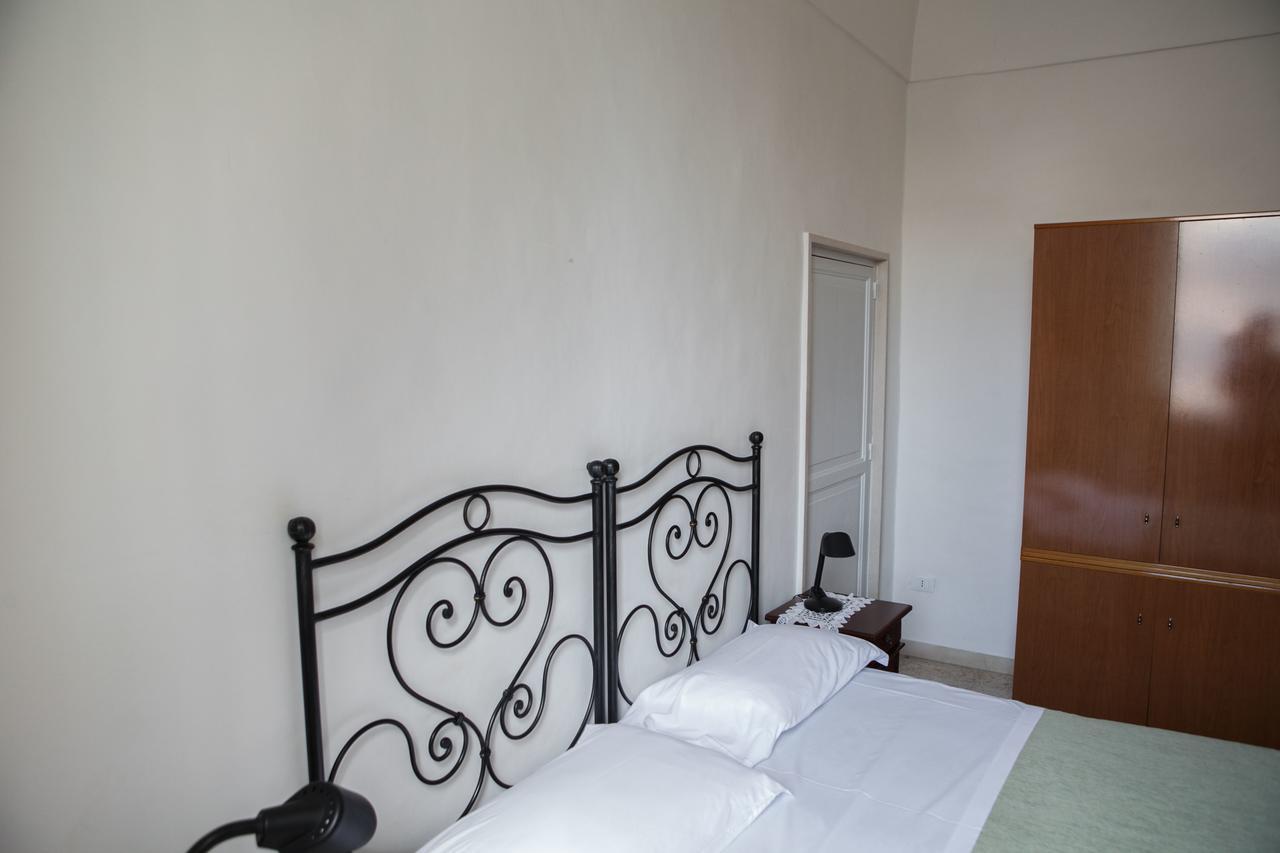 Albergo Lucy Трані Екстер'єр фото